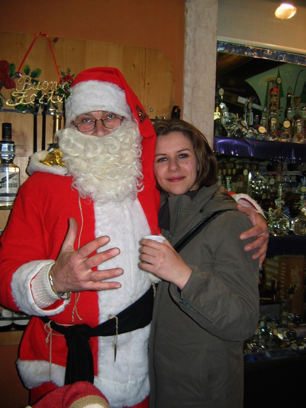 Santa Clausa gives drinks away!