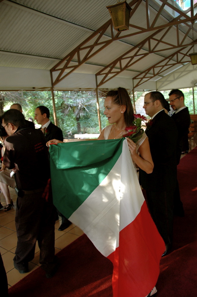The italian flag pops out!