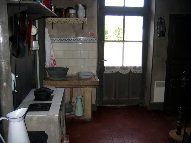 Fournier's kitchen. No microwave.